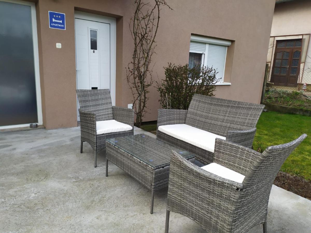 Apartman Hd Ðakovo Esterno foto